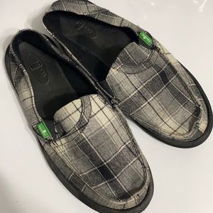 Plaid women’s Sanuks
